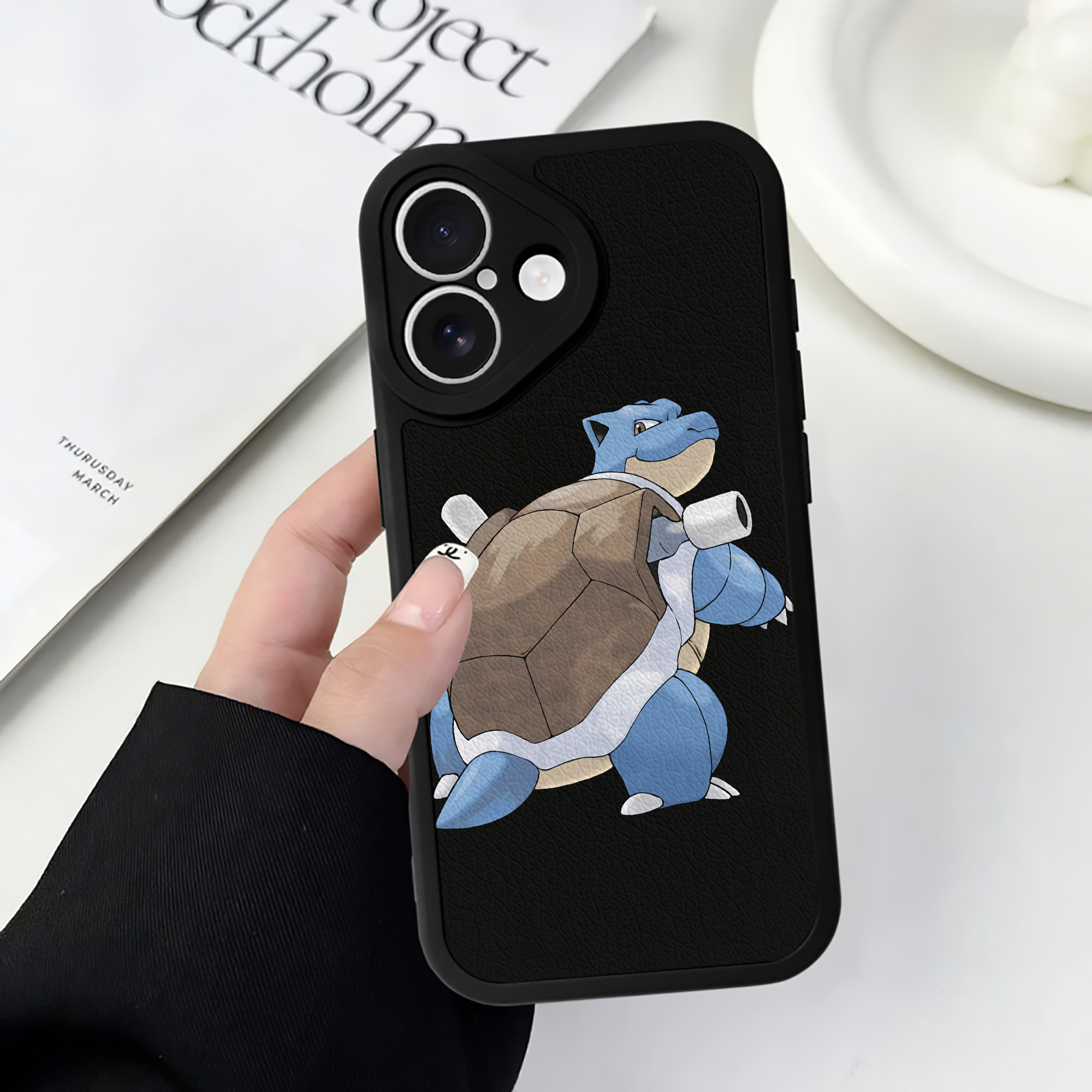 （画像用） ポケットモンスター Pokémon 【iPhone 16シリーズ対応】シリコンスマホケース（レザー調） 材質：シリコン